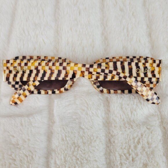 QUAY // ltd ed paris hilton collab checker frame brown lens y2k retro sunglasses - Picture 3 of 10